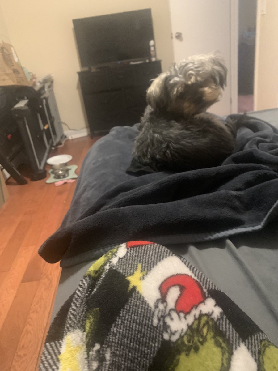 i just starting eating my bowl of chips how is he doing that