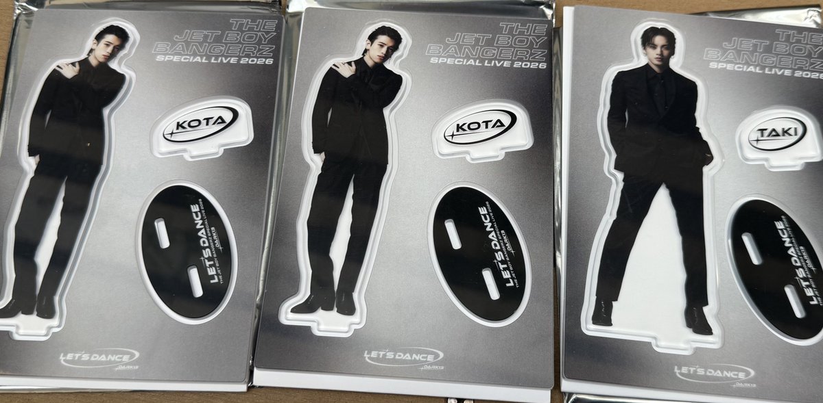 𝚁 𝙸 𝙽 𝙰 tweet media