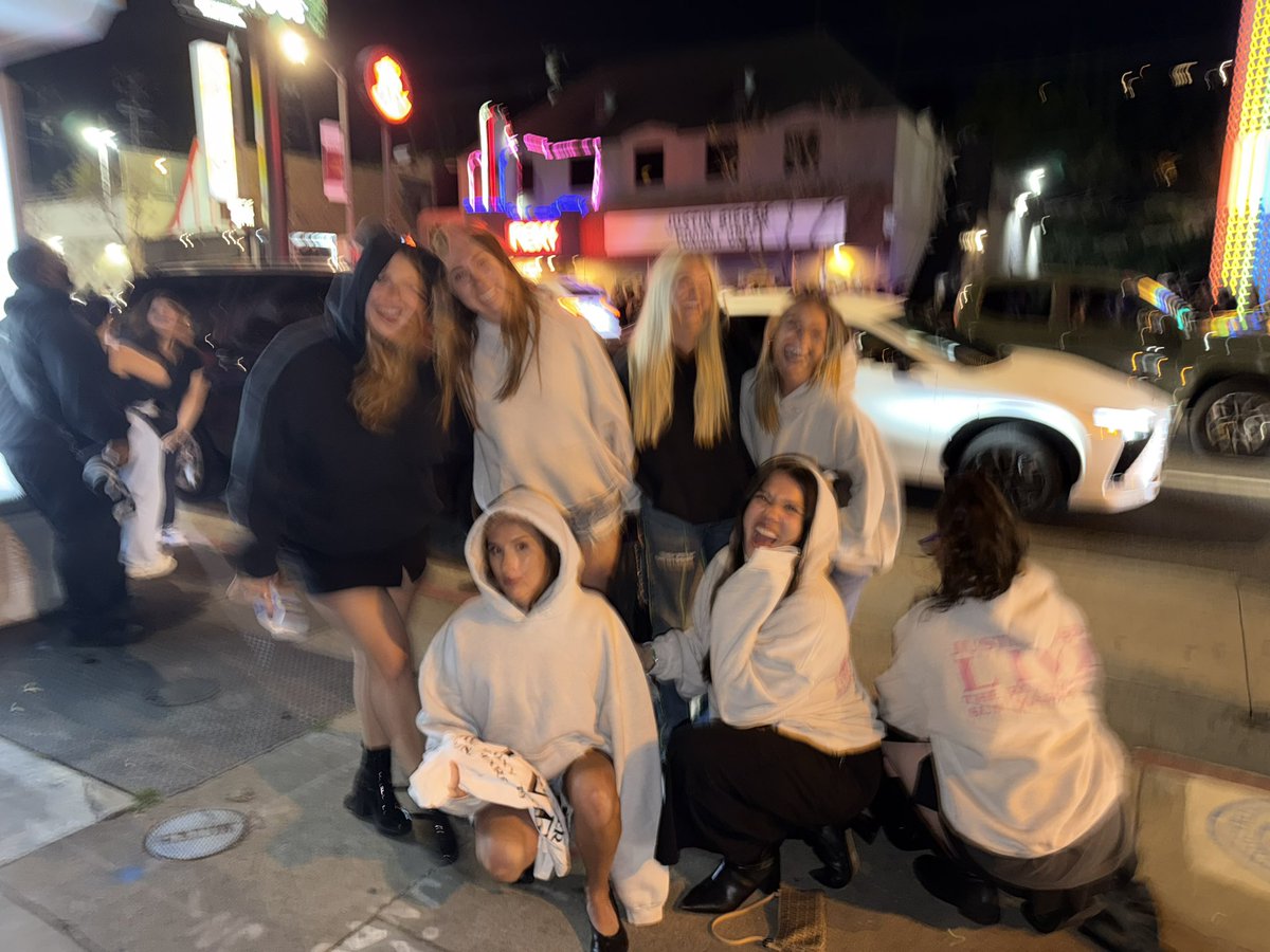 angelina tweet media