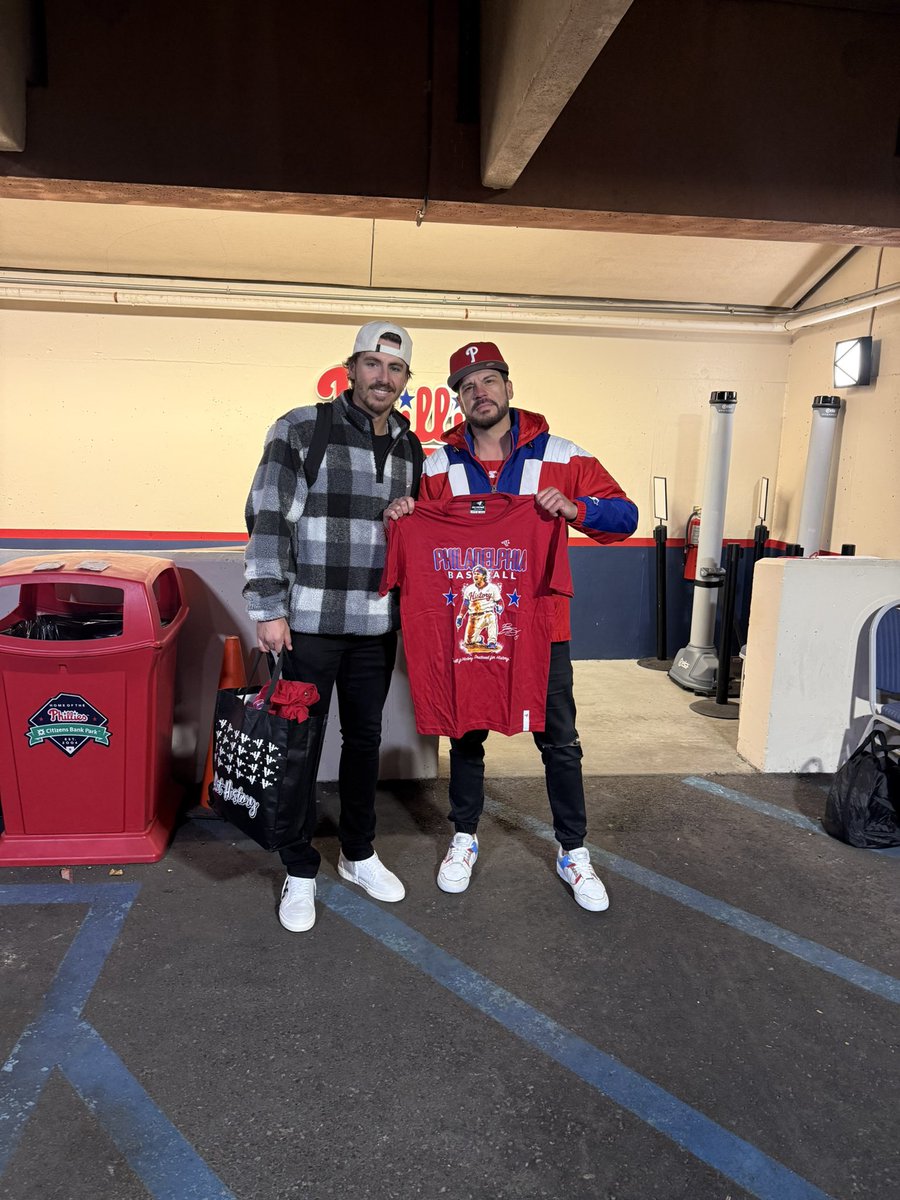 Bryson Stott with a future Art History release and of course the Art History gift bag!! 

#starhthe🌎 #brysonstott #baseball #phillysports #philly