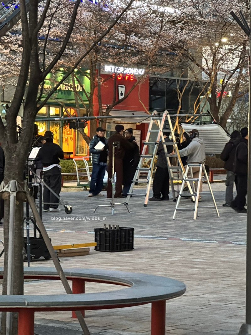 eunjin__56's tweet photo. < 너 말고 다른 연애 > #안은진 목격담

이미도랑 남궁호 투샷씬인가봐..
하 너다연 개큰기대.... https://t.co/Wj5HBjZFYg