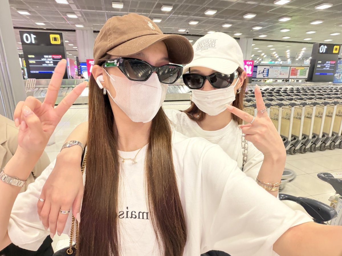 Snurrofficial's tweet photo. Bye bye Manila , Hello Thailand 

TKNUR LOVE IN FULL BLOOM
#TKNur1stFanMeetinginManila https://t.co/0xEbeJ5U8k