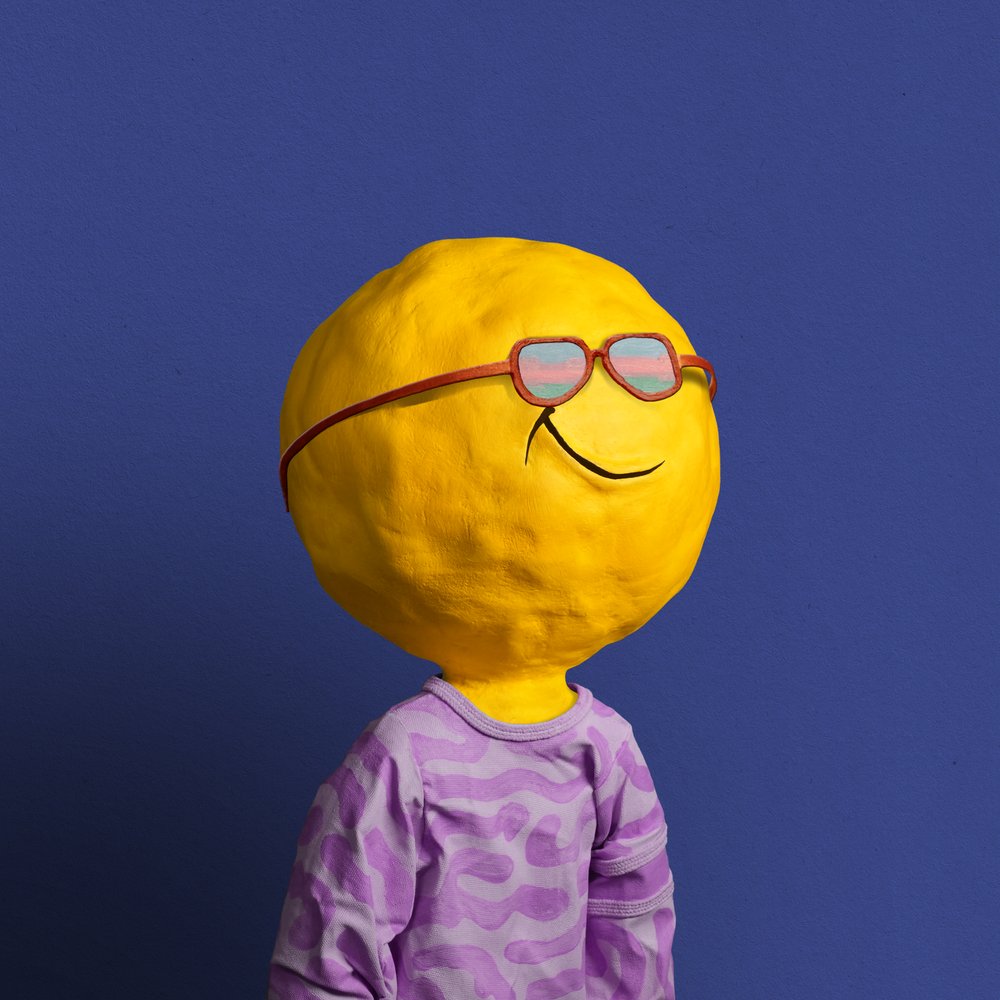 sne_ila's tweet image. I'm pretty sure that's my D3l Mundo featured on the wall, can I request some sort of kickback, perhaps in the form of kitkats? 😼🍫