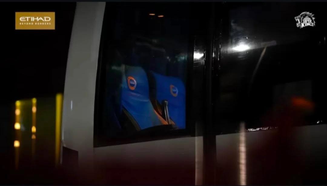 रोहन tweet media