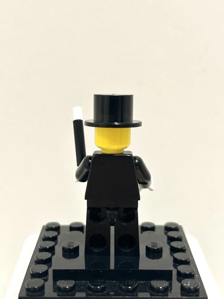 infinitybricks8's tweet image. Prepare to be amazed! The classic Series 1 Magician is here to pull a rabbit out of his hat and add some vintage charm to your collection ✨

#LEGO #LEGOminifigures #LEGOcollection #LEGOcommunity #LEGOaddictAFOL #LEGOreseller #LEGOforsale #LEGOMagician #CMFSeries1 #ClassicLEGO