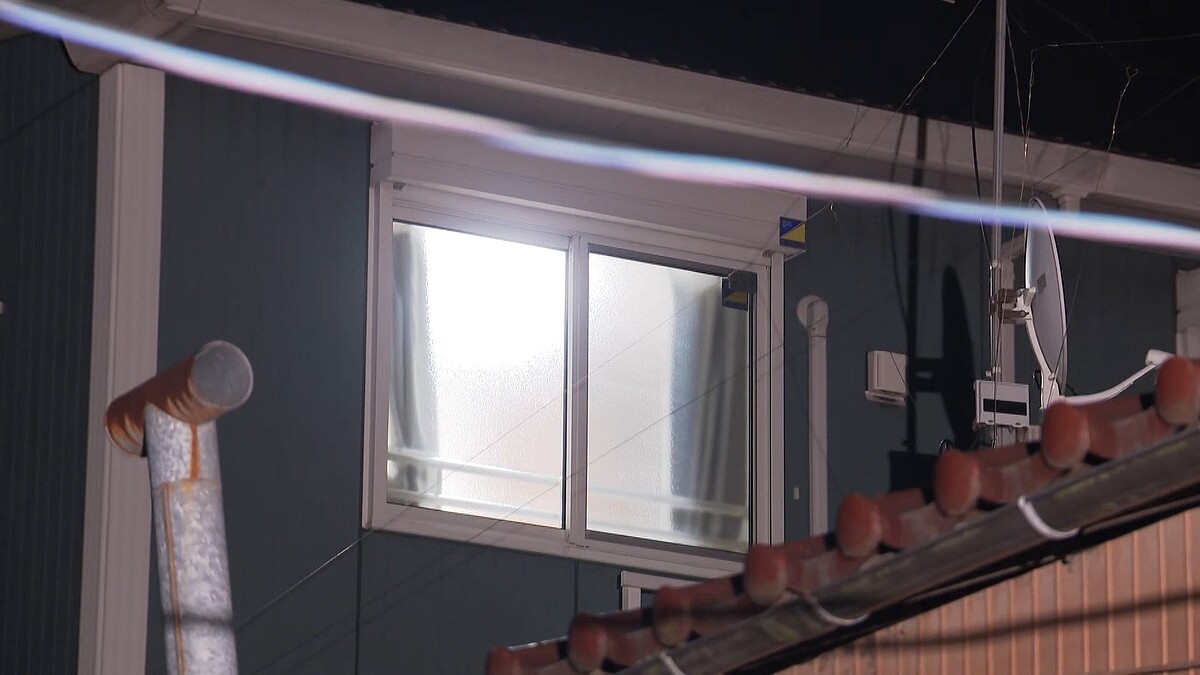 livedoornews's tweet photo. 【���疑認める】夫を刺した容疑で27歳の妻を逮捕、夫はその後死亡 千葉市
https://t.co/pHFmkLxim0

夫の胸を包丁で刺し、殺害しようとした疑い。男性は病院に搬送されたが、その後死亡が確認された。警察によると、容疑者が義理の両親に2万円を渡したと夫に話したところ、口論に発展したという。 https://t.co/UCki0qylx1