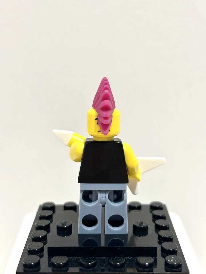 infinitybricks8's tweet image. Turn the volume up to eleven! Rafe is ready to shred the stage with his iconic mohawk and rockstar energy🎸

#LEGO #LEGOminifigures #LEGOcollection #LEGOcommunity #LEGOaddictAFOL #LEGOreseller #LEGOforsale #LEGOMusic #RockStar #MinifigurePhotography #GuitarHero #LEGOPunk