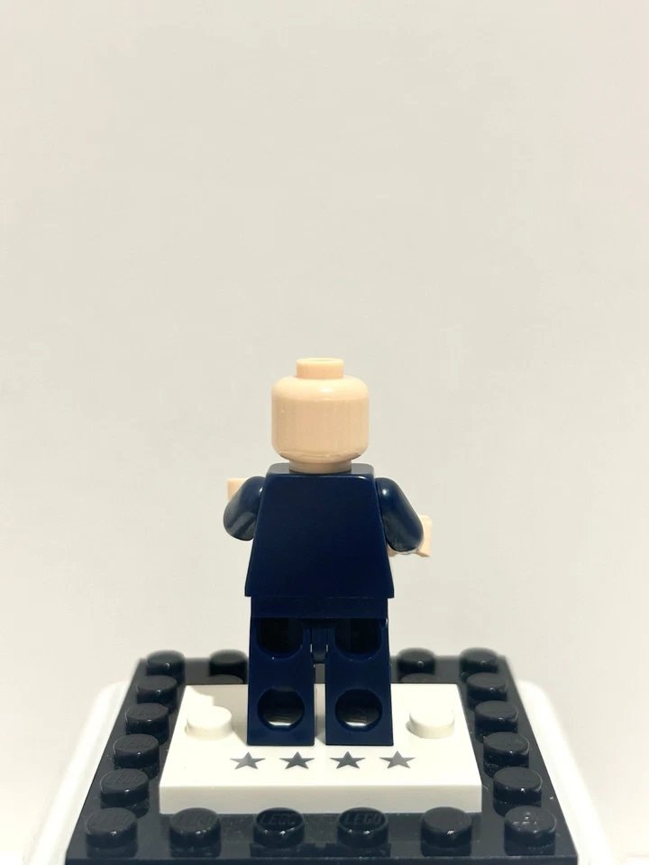 infinitybricks8's tweet image. The mastermind behind the tactics. Coach Joachim Löw is on the sidelines, ready to lead the German National Team to glory ⚽

#LEGO #LEGOminifigures #LEGOcollection #LEGOcommunity #LEGOaddictAFOL #LEGOreseller #LEGOforsale #LEGODFB #JoachimLow #GermanFootball #DieMannschaft