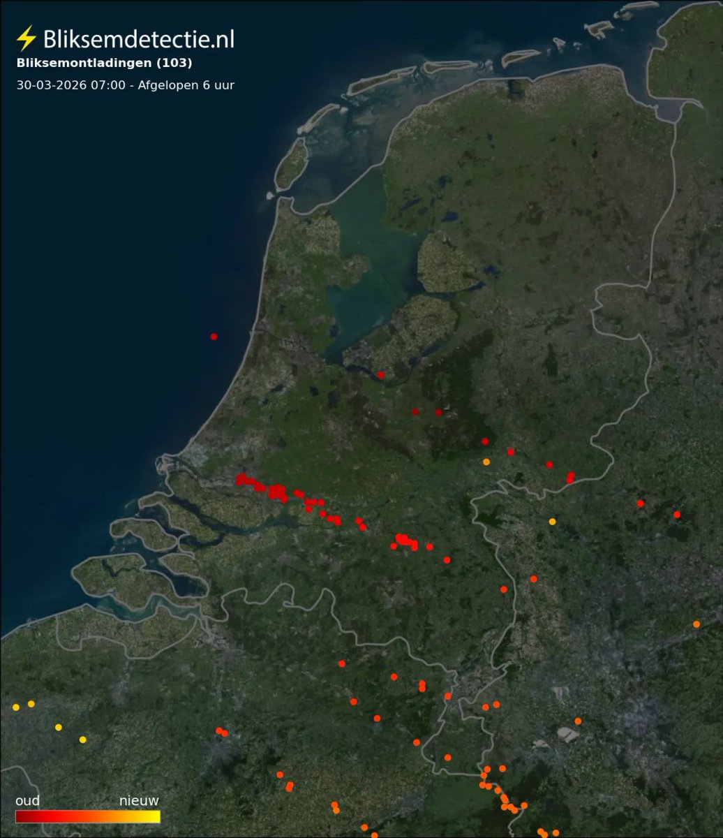 bliksemdetect's tweet photo. Goedemorgen, vannacht was het onstuimig weer. Op sommige plaatsen langs de kust werden er windstoten gemeten van meer dan 90km/u. Er trok vannacht een onweersbui over het zuiden van Nederland. In regio Rotterdam was het onweer goed te horen. #onweer https://t.co/WGGAi8VEFi https://t.co/qASKaw37Hq