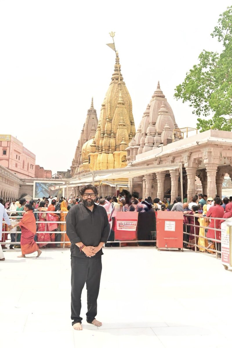 DBharda11's tweet photo. नमामि शमीशान निर्वाण रूपं
विभुं व्यापकं ब्रह्म वेदस्वरूपम्!

You don’t choose Banaras… Banaras chooses you.

Banaras… where time pauses,
where every street whispers the name of Shiva… https://t.co/CR4NnlsQat
