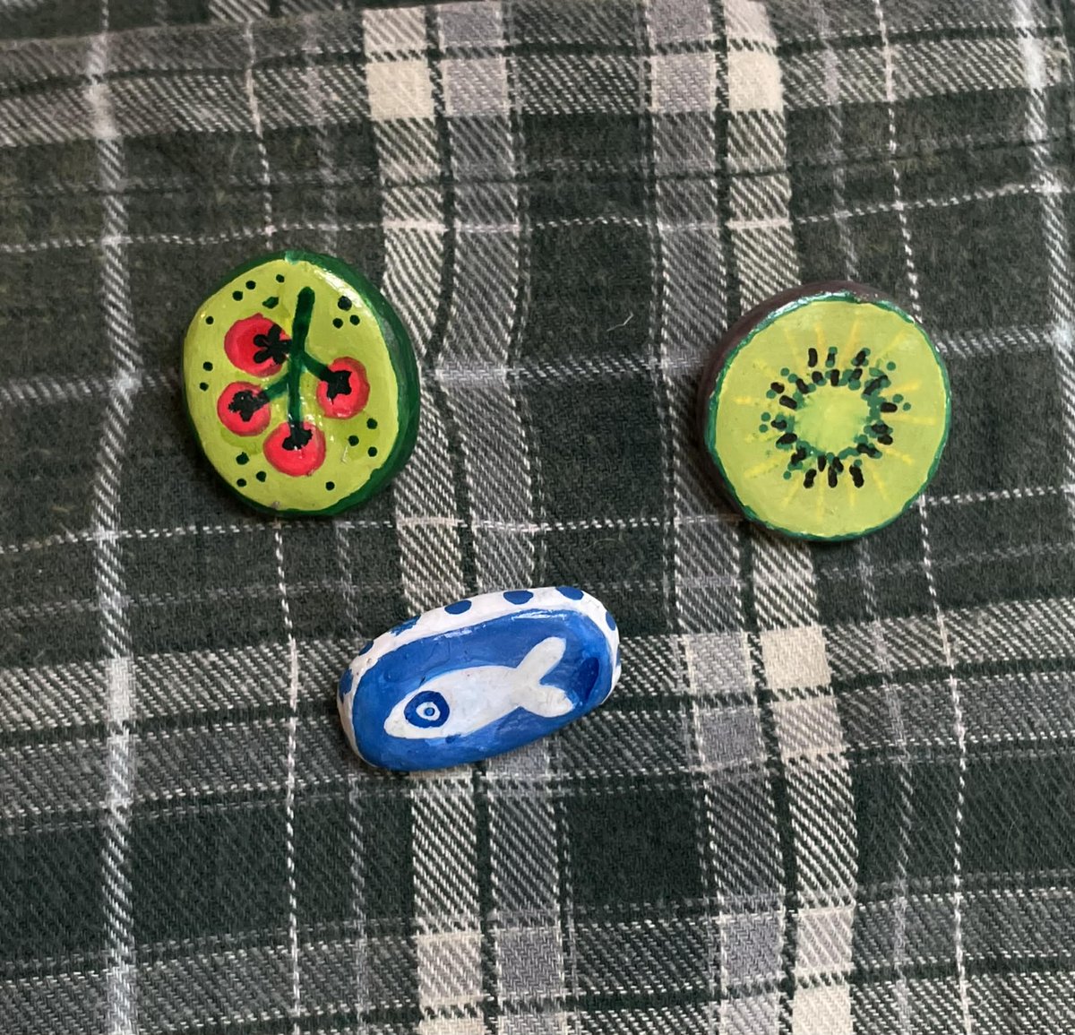 fruitblush's tweet image. clay pins i made  🍅🥝🐟🍊