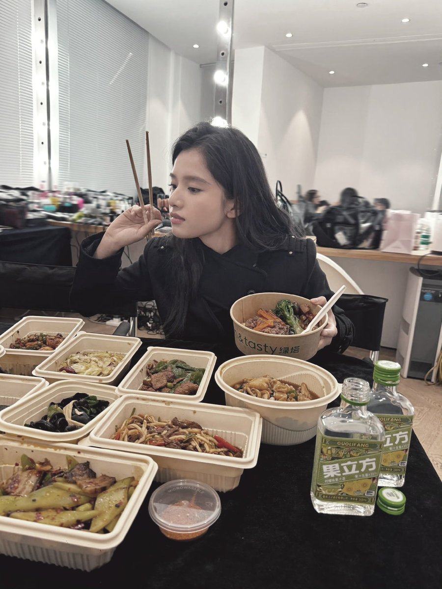 𝗦𝗘𝗟𝗜𝗡𝗔 tweet media