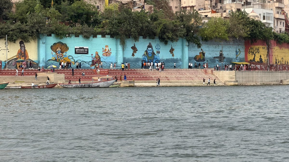 DBharda11's tweet photo. Har Har Mahadev 🕉️
#BanarasDiaries #KashiVishwanath #ManikarnikaGhat #GangaAarti #KaalBhairav https://t.co/UukpzuJbSV