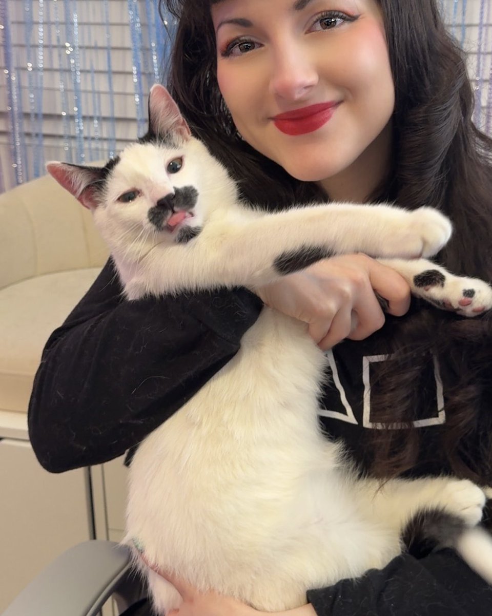 CaptainJen_E tweet media