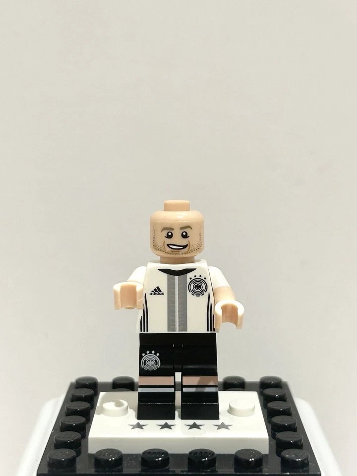 infinitybricks8's tweet image. Pure speed and clinical finishing. Marco Reus is ready to strike and celebrate another goal for the German squad ⚡

#LEGO #LEGOminifigures #LEGOcollection #LEGOcommunity #LEGOaddictAFOL #LEGOreseller #LEGOforsale #MarcoReus #BVB #LEGODFB #SoccerMinifigure