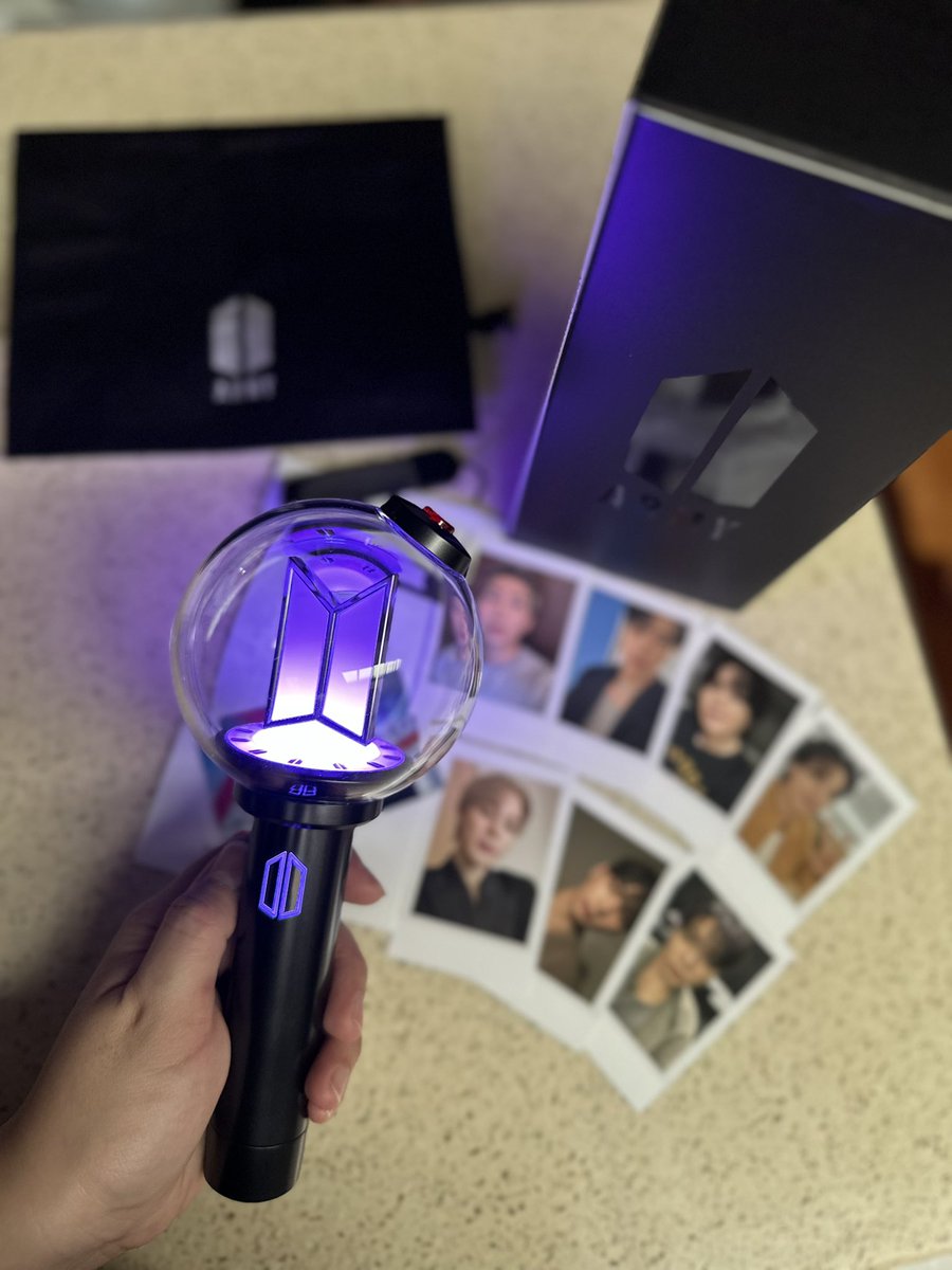 dyaninina's tweet photo. I got the BTS LIGHTSTICK ABV4!!! 💜💜💜
So so happy!! Borahae! 

ticket nalang kulang 😭🥹￼ https://t.co/OhBj8GGggV