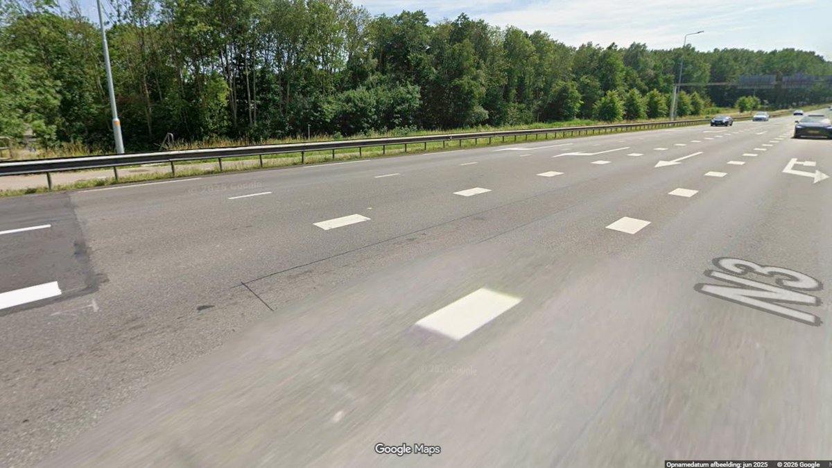 Auto brandt uit op N3