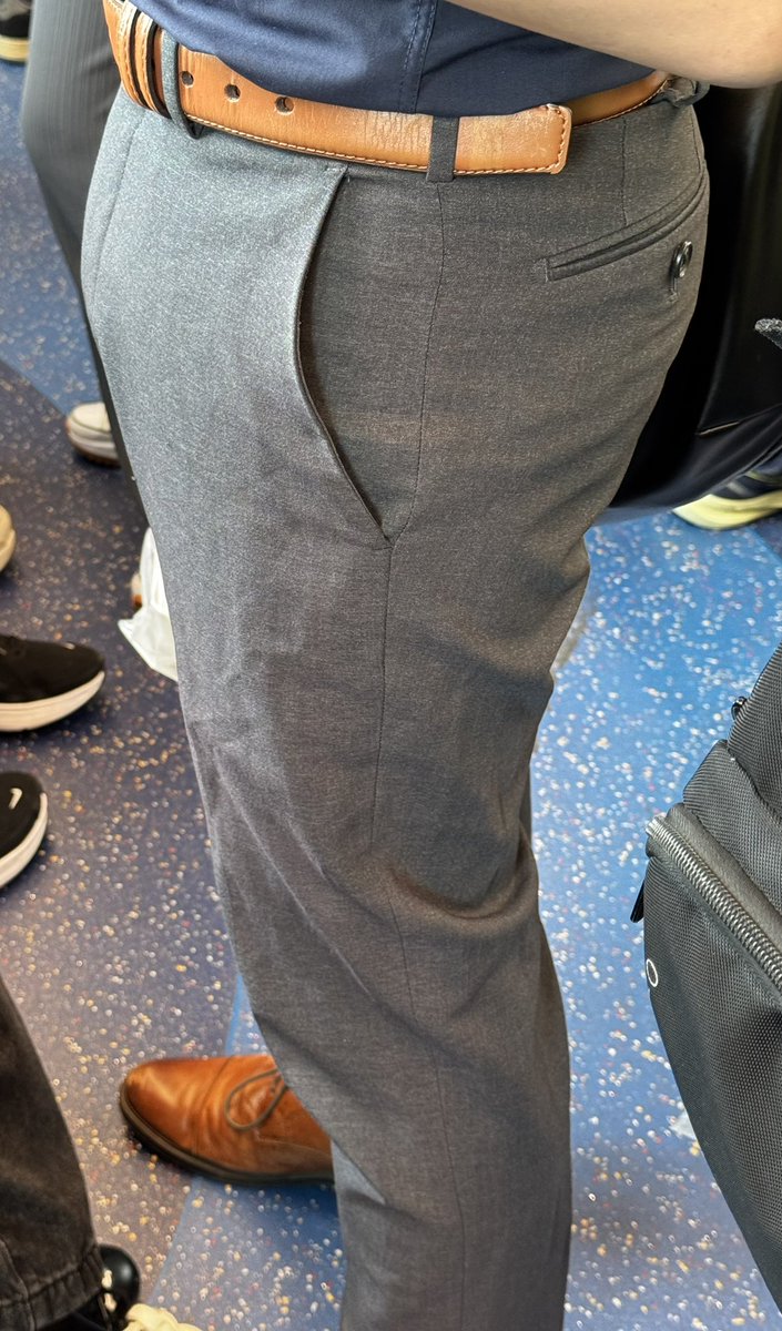 西裝哥哥 tweet media