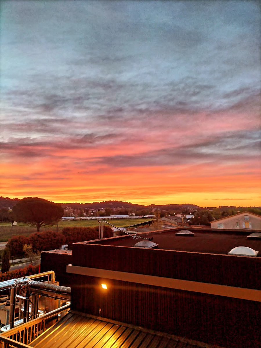 30 mars 2026 , 7 h 10 
Les matins lumineux de la Roquette sur Siagne.

#LesMatinsLumineux #LaRoquetteSurSiagne #PaysDeGrasse #GroupeMul