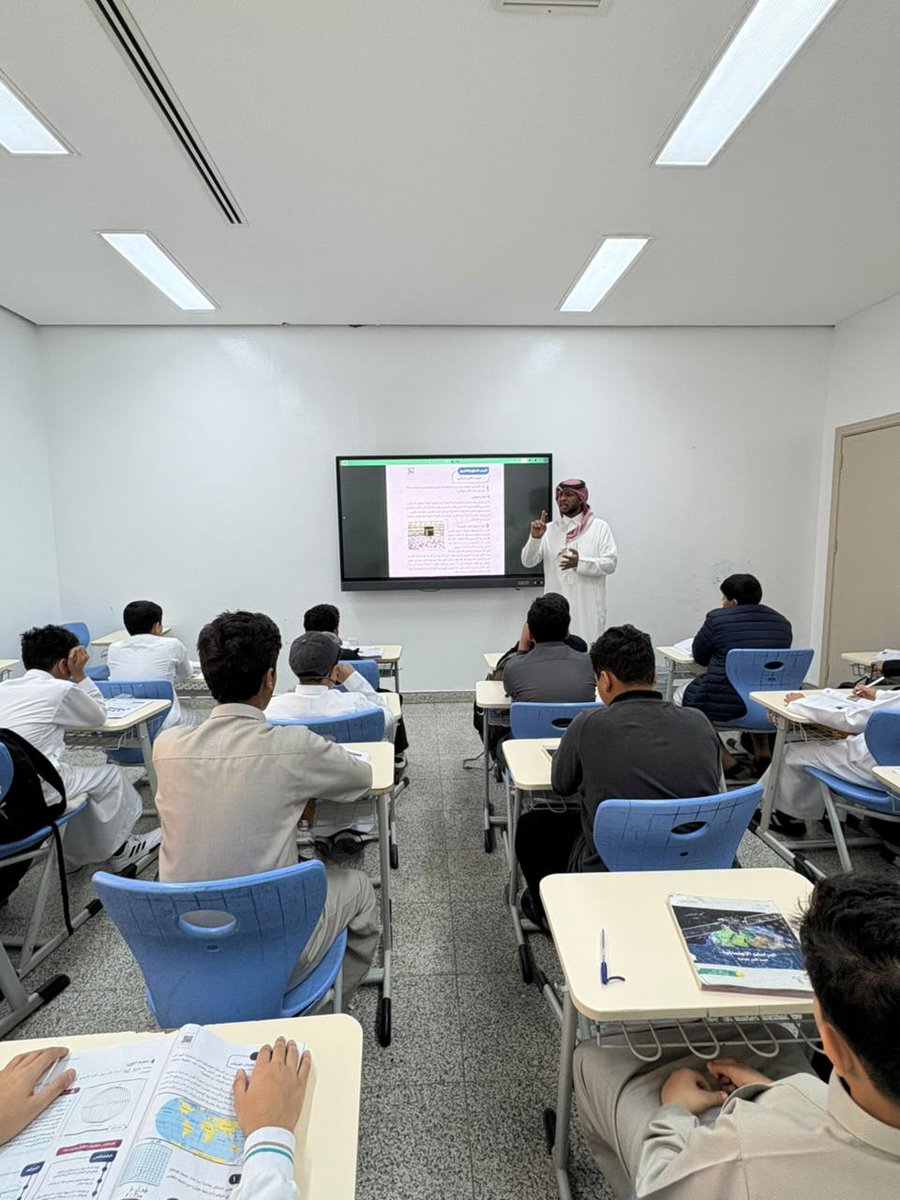 مدارس الملك عبد العزيز النموذجية (الحساب الرسمي) tweet media