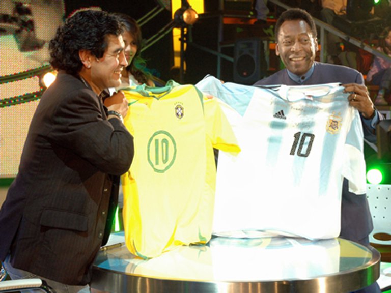 Maradona Pics Bot tweet media