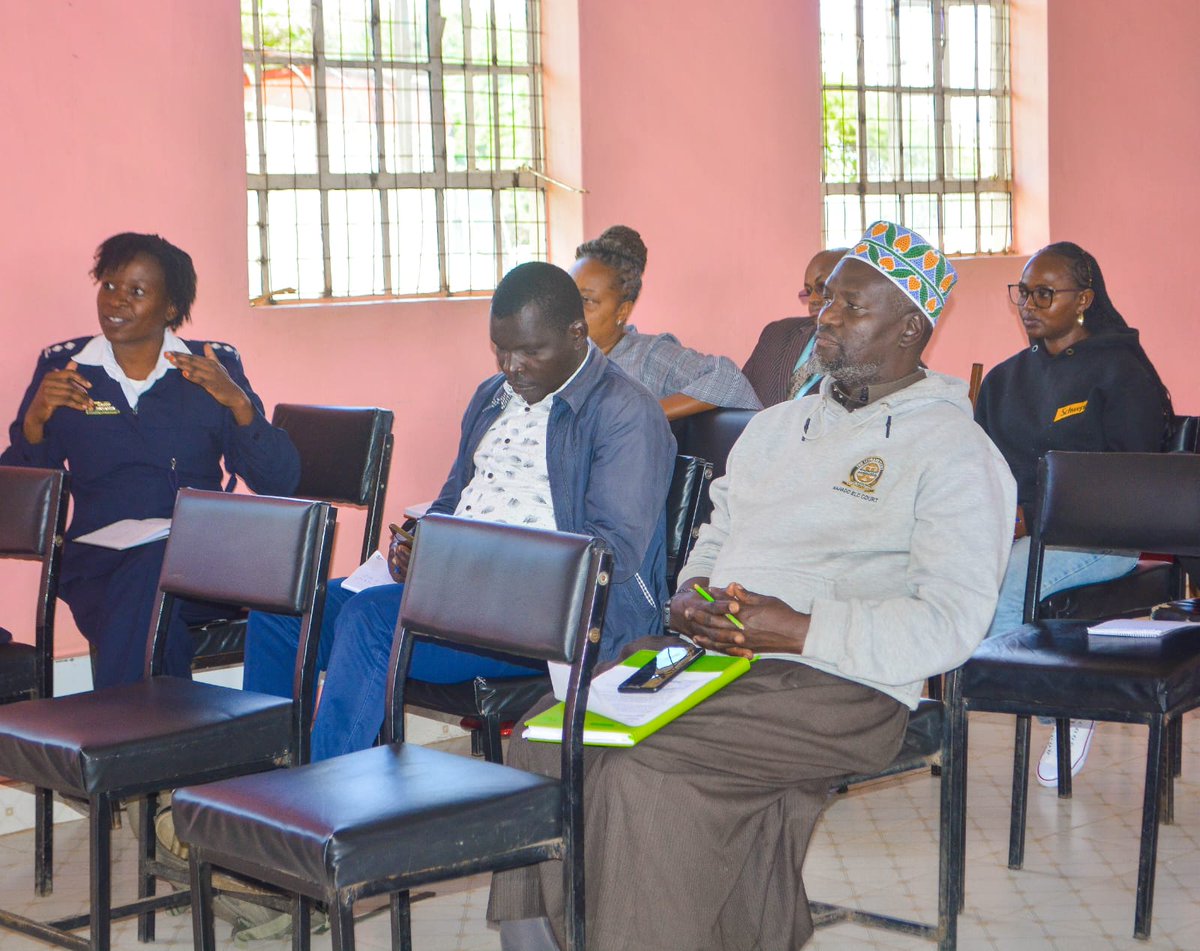 OdhiamboOlela's tweet image. What does Transforming MENT’alities mean?

It means changing mindsets
It means engaging everyone
It means ensuring men and boys are part of the solution

Engaged a diverse group of men and women in #KajiadoCounty on the holistic approach to achieving gender equity and equality.