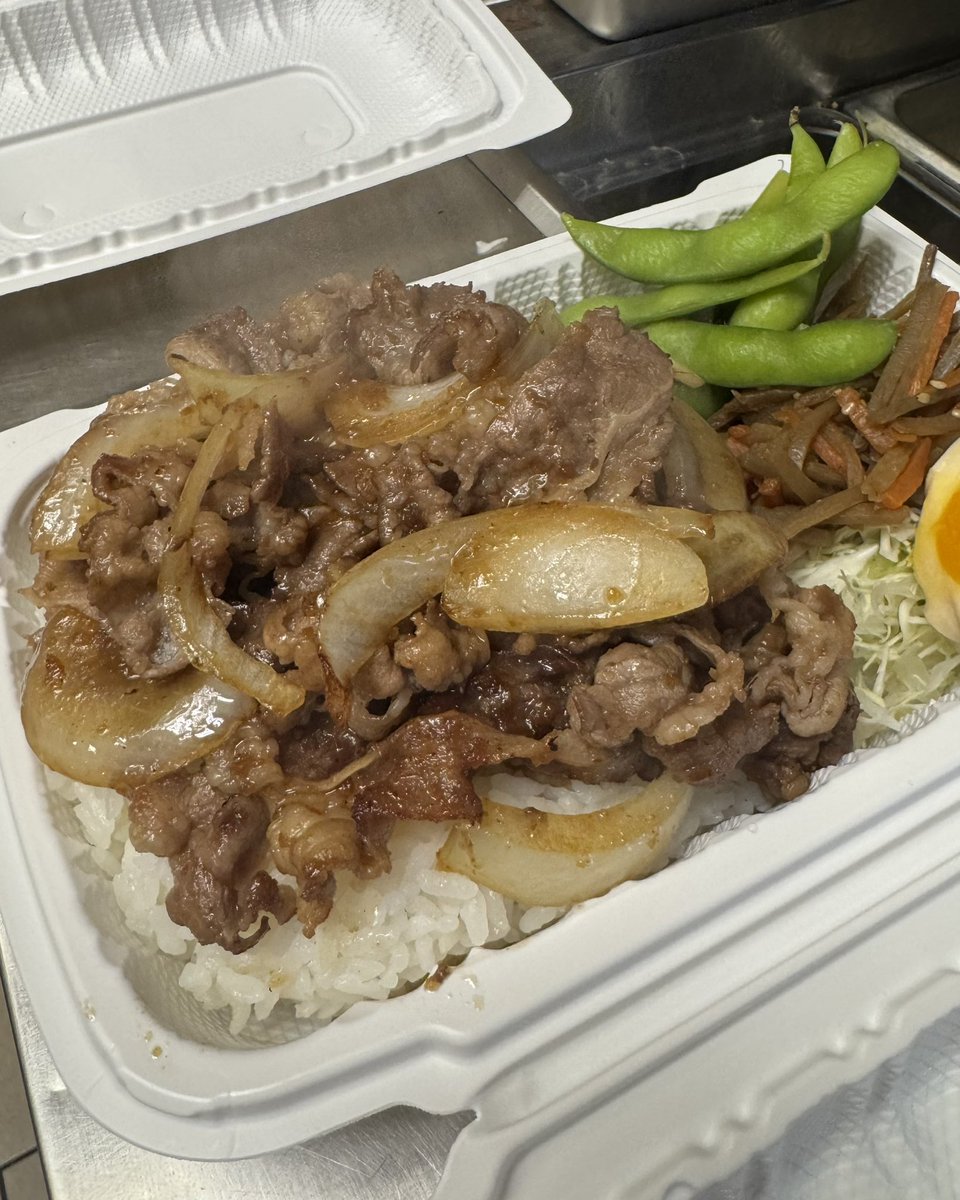 manpukubentovan's tweet photo. 人気のメニュー、焼肉弁当😆

コロッケとナゲットなどが追加されます😆

🔶まん福弁当バンクーバーチャイナタウンはスタッフ募集中🔶 https://t.co/dvDvWCo2Y9