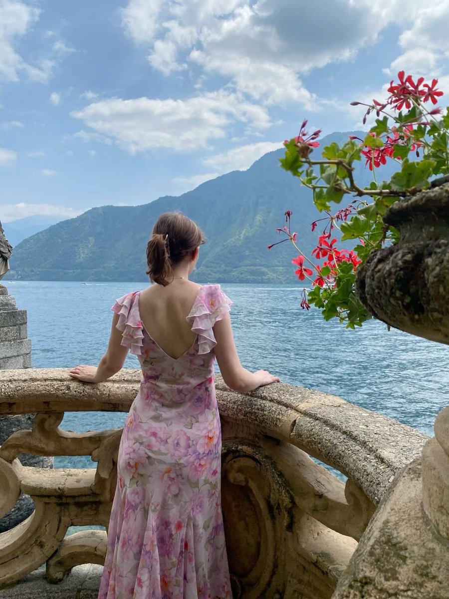 Diorgirlx's tweet photo. this dresses + italy 🇮🇹 https://t.co/Wl36MEsQ4y