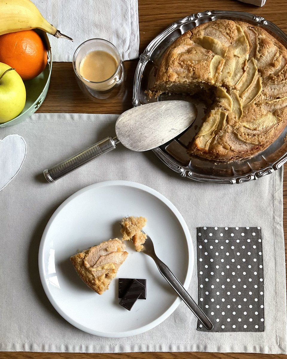 𝐓𝐨𝐫𝐭𝐚 𝐌𝐞𝐥𝐚 &amp; 𝐏𝐞𝐫𝐚 𝐚𝐥𝐥𝐞 𝐌𝐚𝐧𝐝𝐨𝐫𝐥𝐞, esito felice di nobili rimanenze dal frigorifero, dalla dispensa e dalla cassetta della frutta.
Buon lunedì!
#buongiorno in #Liguria …ggrace-graceinthekitchen.blogspot.com/2026/03/torta-…