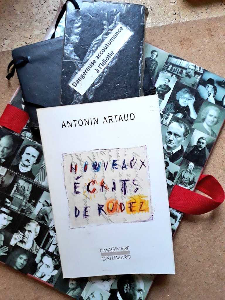 BisChalard57545's tweet image. Sur ma table de lecture 📚

#livre #lire #lecture