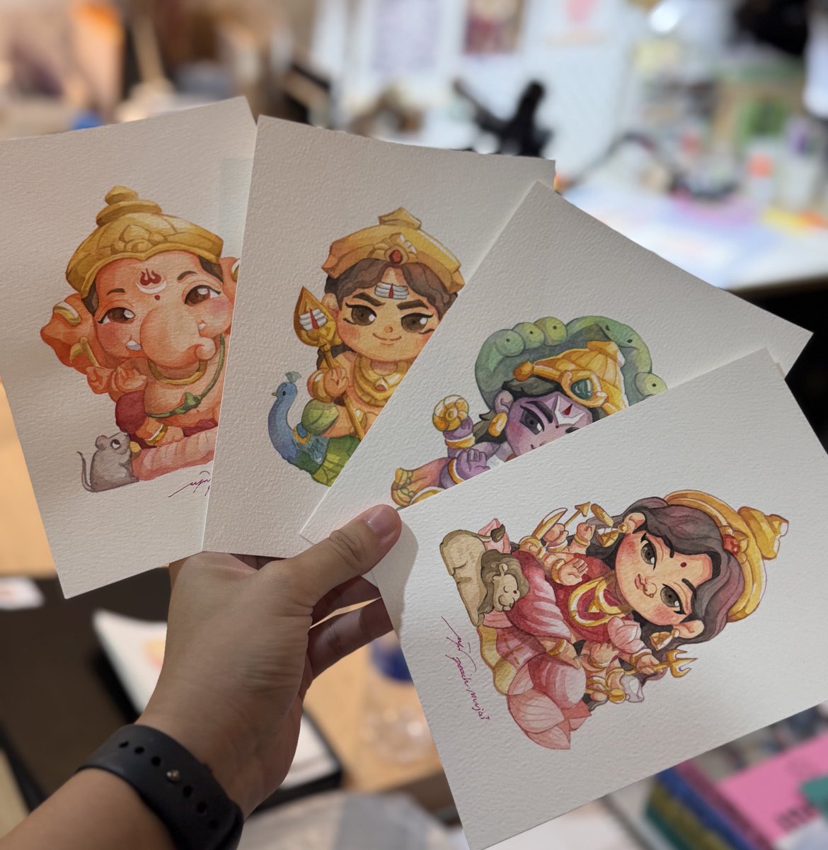 peachmuujai's tweet photo. งานวาดช่วงนี้ เป็นเซต10องค์ สัดส่วนจิบิน่ารักกว่าเดิม 
ตอนนี้มาแล้ว 7 และกำลังมาอีก3 เด้อค่ะ 

ส่วนจะต่อยอดเป็นแบบไหน ติดตามน้า https://t.co/77ZZnfenfQ