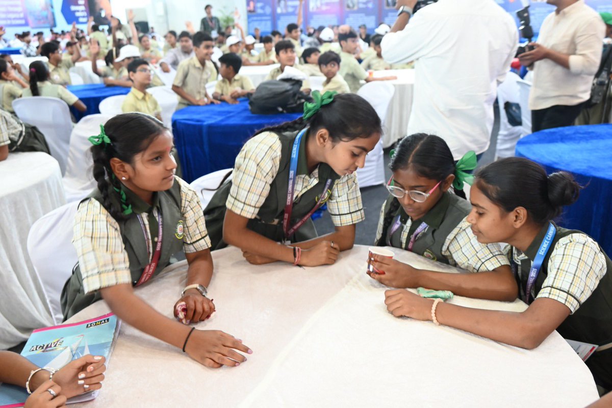 GujScienceCity's tweet image. A glimpse of exciting activities at Science Carnival 2026! 
From interactive experiments to engaging hands-on sessions, every moment at Gujarat Science City was filled with learning, fun, and discovery for visitors of all ages.
#ScienceCarnival2026 #GujaratScienceCity #Activities