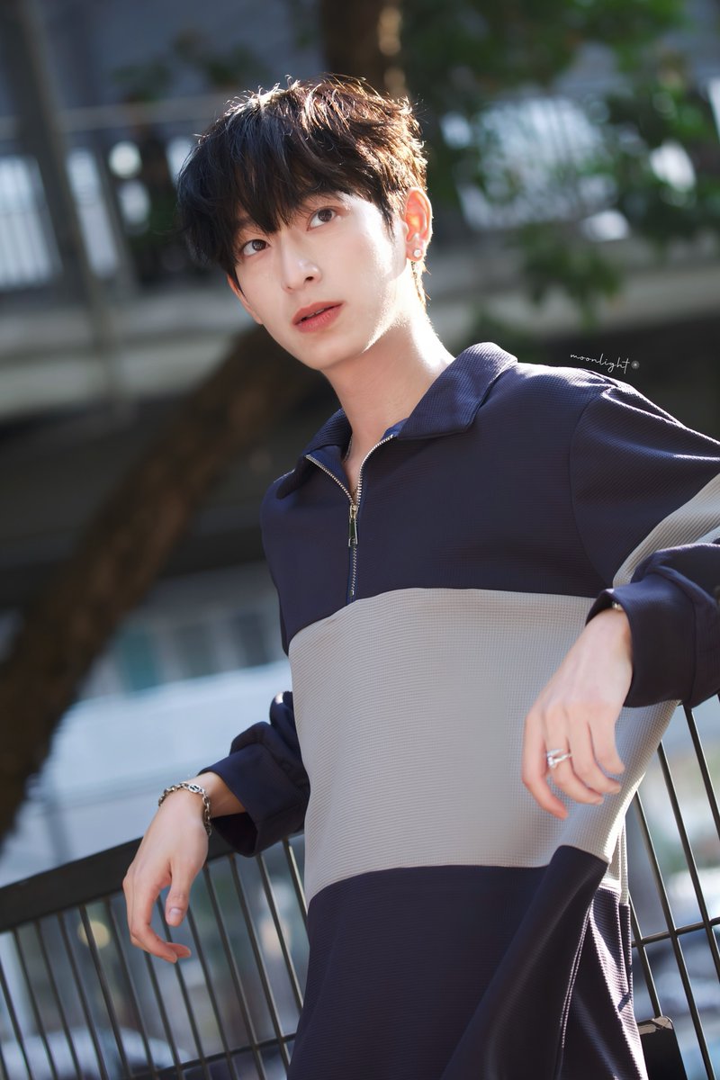 moonlight ✺ tweet media