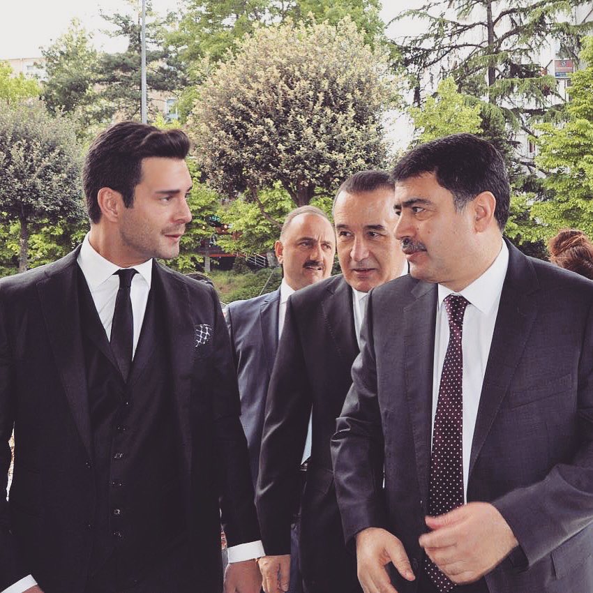 Bu ülkede herkese çökülebilir demek ki?
Bir tane alınan hala Uyuşturucu Bahis baronu yok, <a href="/abakingurlek/">Akın Gürlek</a> ile ortak olduğunu söyleyen;