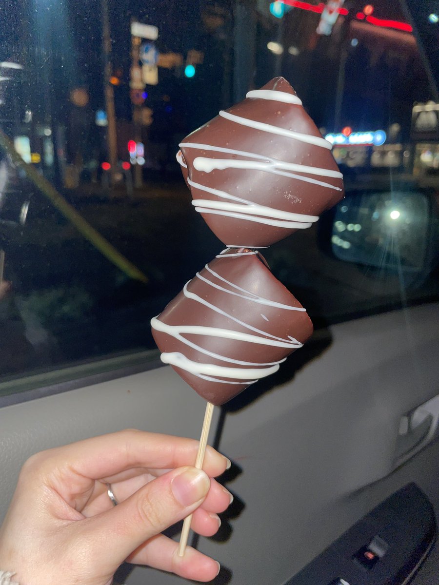 すねて tweet media