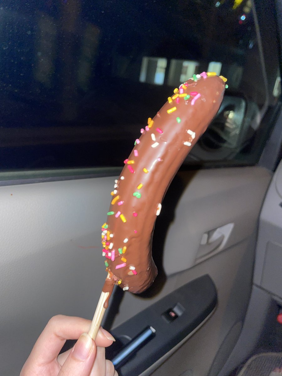 すねて tweet media