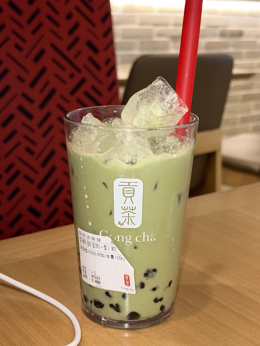 공차 신상 얼그레이 말차 밀크티 너무맛있네..😱
딱 얼그레이랑 말차의 중간 지점인데 조화로워
블랙티마실지 그린티마실지 고민하던 날들이여 안녕