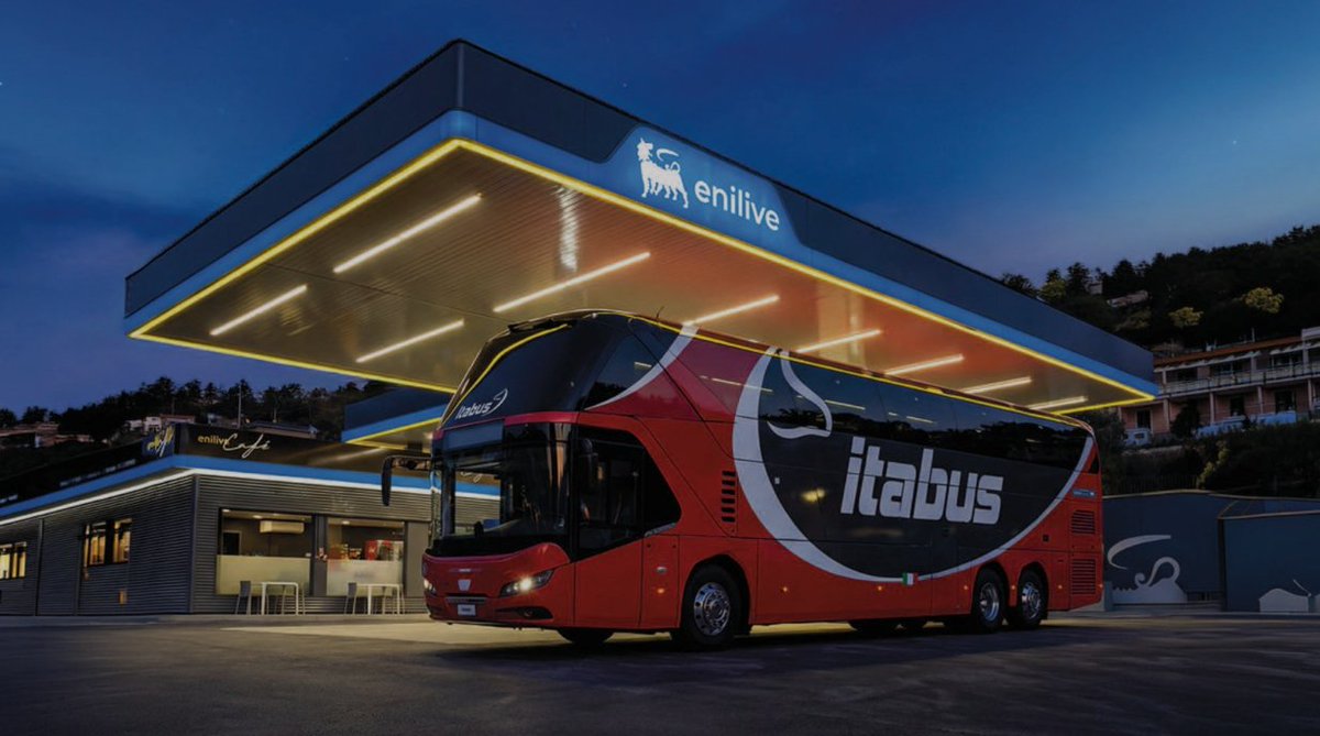 lapopistelli's tweet photo. Si consolida la partnership tra #Itabus ed @enilivebio: dal 2026 tutta la flotta Itabus viaggia con il biocarburante diesel #HVOlution, prodotto da scarti e residui, riducendo sensibilmente le emissioni di CO₂ per una mobilità più sostenibile. 
@eni 

https://t.co/EssoQZIpIQ https://t.co/sa00vANkUh