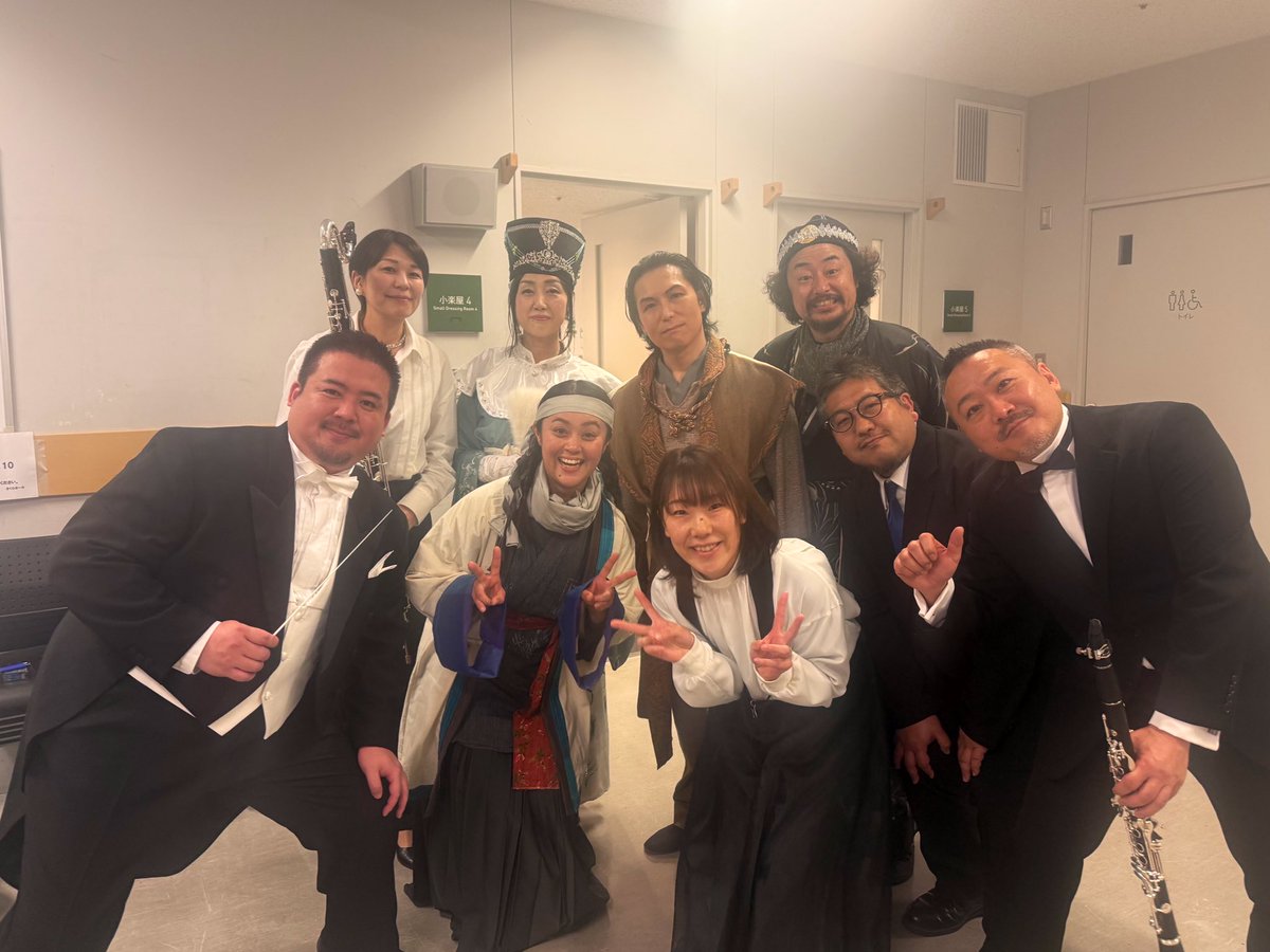 Maruban_k's tweet photo. 先日は指揮者をさせていただいている楽団の定期演奏会でした！
トゥーランドットのお芝居付きでの演奏でした。
他でも指揮者をさせていただく機会が増えてきたので、またお知らせさせていただきます！ https://t.co/xu5vYu2Vu1