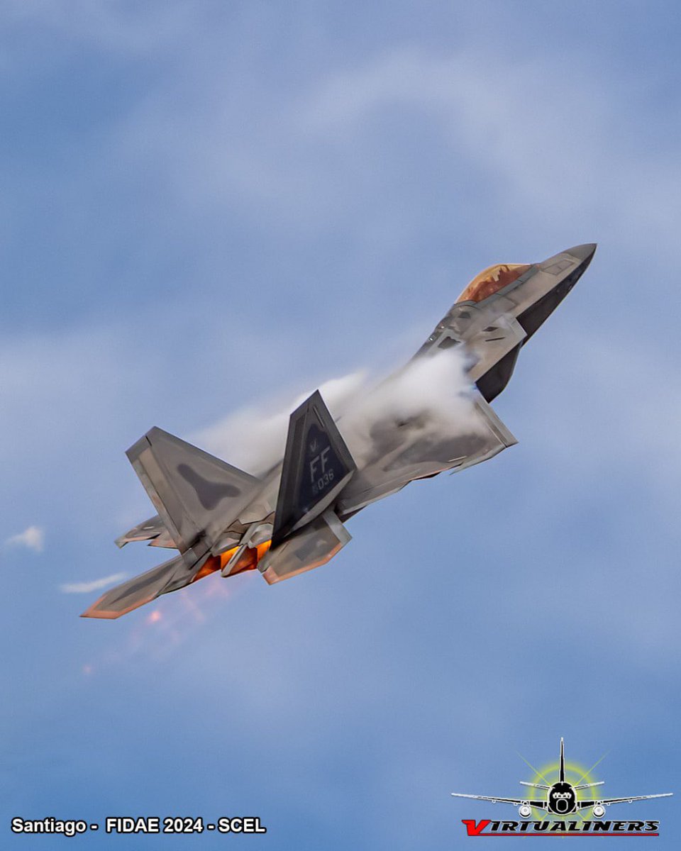 A una semana de FIDAE 2026, recordamos al #Lockheed #Martin F-22A Raptor,  02-4036 durante su exhibición en #FIDAE 2024.

Santiago/Arturo Merino Benítez [#SCL/#SCEL] 🇨🇱

#AvGeek  #virtualiners #spotting #aviationlovers #aviationgeek #aviationphotography #planespotting