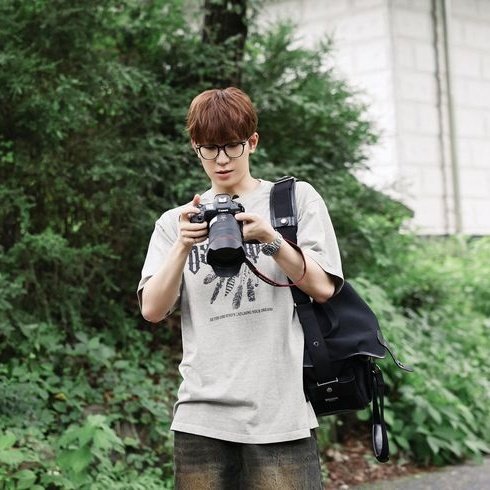 isang film major at isang photojournalism student