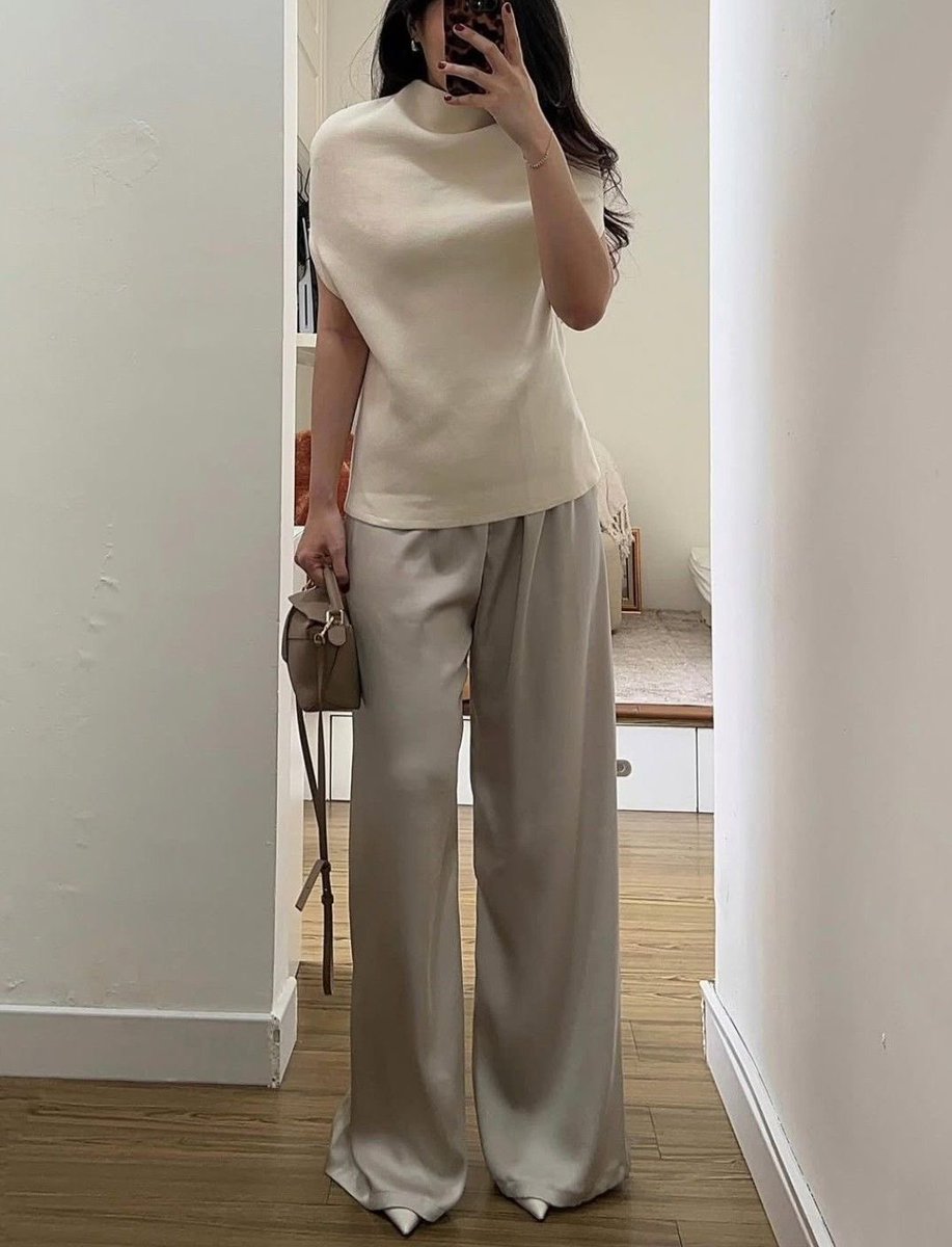 fashion look that i lowkey find attractive n chic: baggy trousers + pointed flats🫶🏻