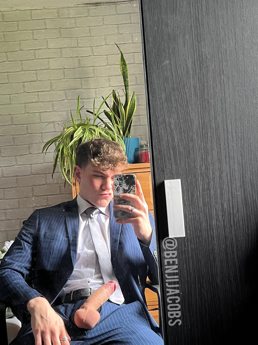 Suit Hunter tweet media