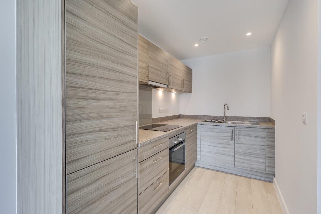 FieldPalmer's tweet image. This glamorous 9th floor one bedroom #apartment enjoys a #waterside location in the well-designed Centenary Quay development based on the banks of River Itchen in #Woolston #Southampton.

🏠Info- fieldpalmer.com/properties/cap…

📲Call Field Palmer Woolston 023 8039 3255
