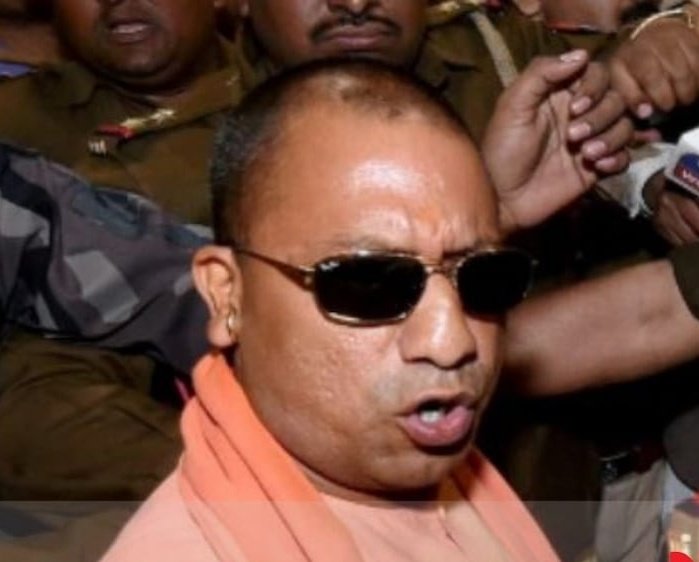 पूछना यह था जिसने फर्जी खबर चलाकर यादव आयोग रूप दिया था और 86 में 56 के आंकड़े पेश किए थे।

क्या उसके बदले में अब हम ब्राह्मण आयोग या ठाकुर आयोग लिख सकते हैं  ? 

एक बात नोट कर लीजिए आप मानसिक रूप से गुलाम हैं और अपने लोगों को बढ़ते हुए नहीं देखना चाहते 

अभी यहीं पर 20 -25 यादव