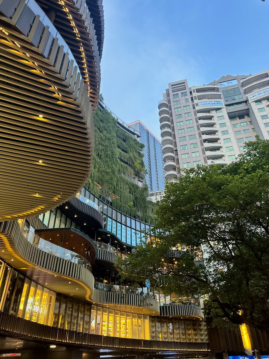 dwsptqum's tweet image. Surabaya sore ini 🌥️