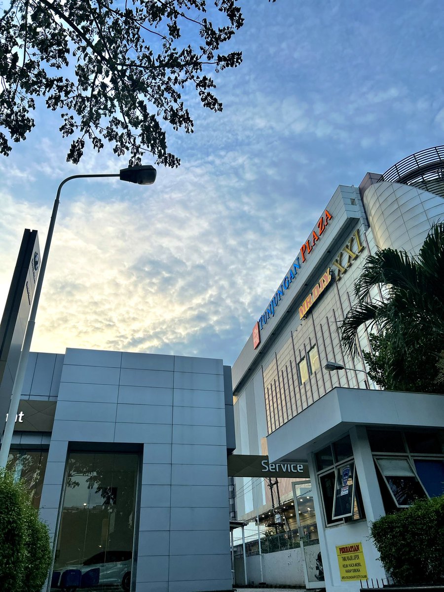 dwsptqum's tweet image. Surabaya sore ini 🌥️