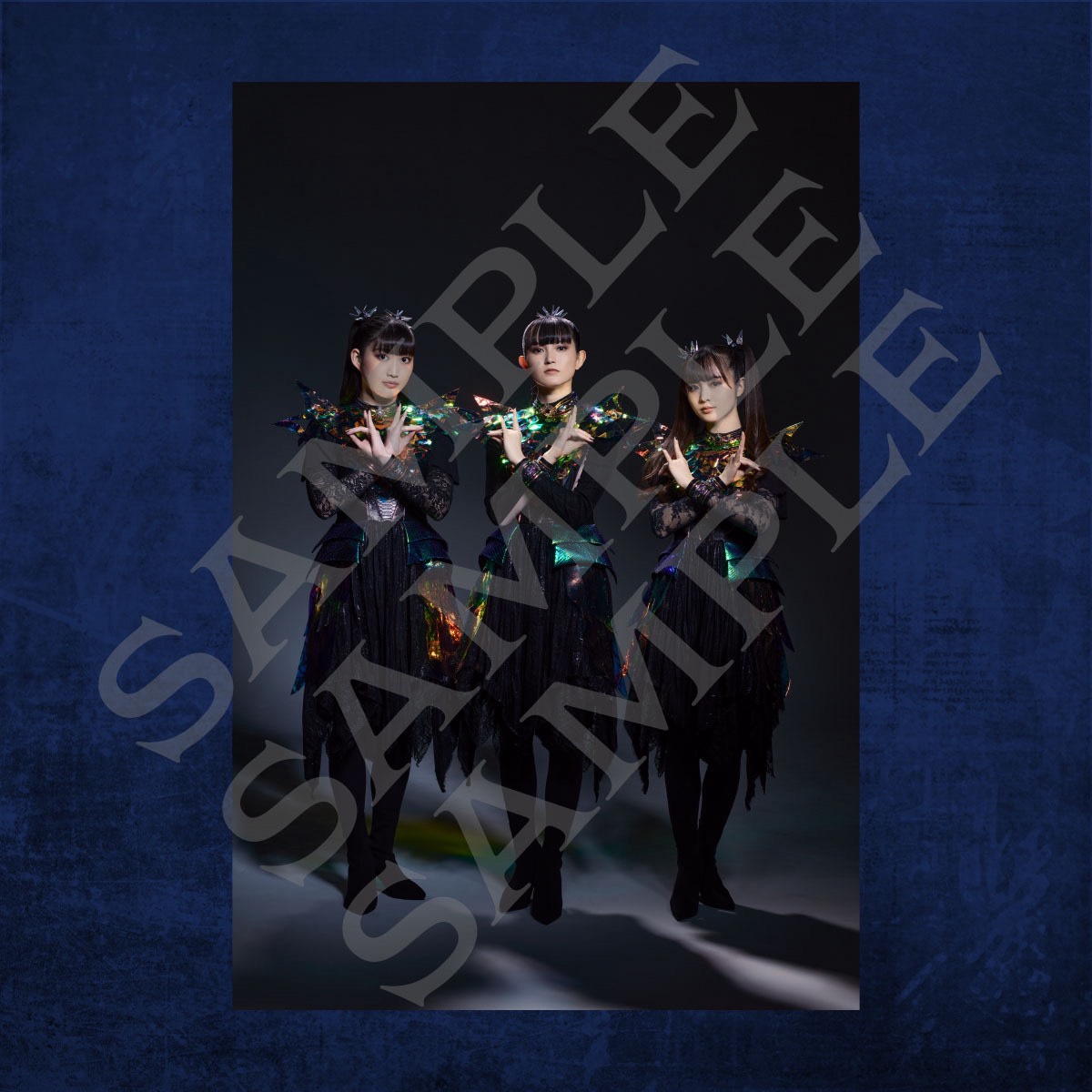 metaradi_tfm's tweet photo. 『BABYMETALのメタラジ！BOOK』いよいよ明日発売🔥

世界を走り続ける3人の貴重な声を収録。
豪華ゲスト16組とのメタルトークは必見です。

Amazonでご購入の方にはポストカードがついてきます。
お見逃しなく👀

📕Amazon（ポストカード付き）
https://t.co/1R5BOiH0oN

#メタラジ https://t.co/bWQBSOwhIr