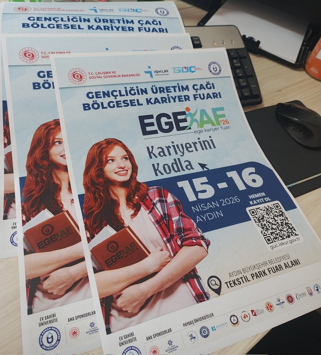 Rektörümüz Sn. Prof. Dr.<a href="/_BulentKent_/">Bülent KENT, Prof. Dr.</a>'in ev sahipliğinde gerçekleşecek olan #egekaf2026 afişleri, panolarımızdaki yerini almak üzere fakültemize ulaştı. #egekaf #adü #aydın Sn. Prof. Dr. <a href="/isikhanvedat/">Prof. Dr. Vedat Işıkhan</a> Sn
 Prof. Dr. <a href="/cemal_iyem/">Prof.Dr.Cemal İYEM</a> Sn. Prof. Dr. <a href="/bertanakyol/">Bertan AKYOL, Prof. Dr.</a> <a href="/YuksekogretimK/">Yükseköğretim Kurulu (YÖK)</a> #Türkiye'm