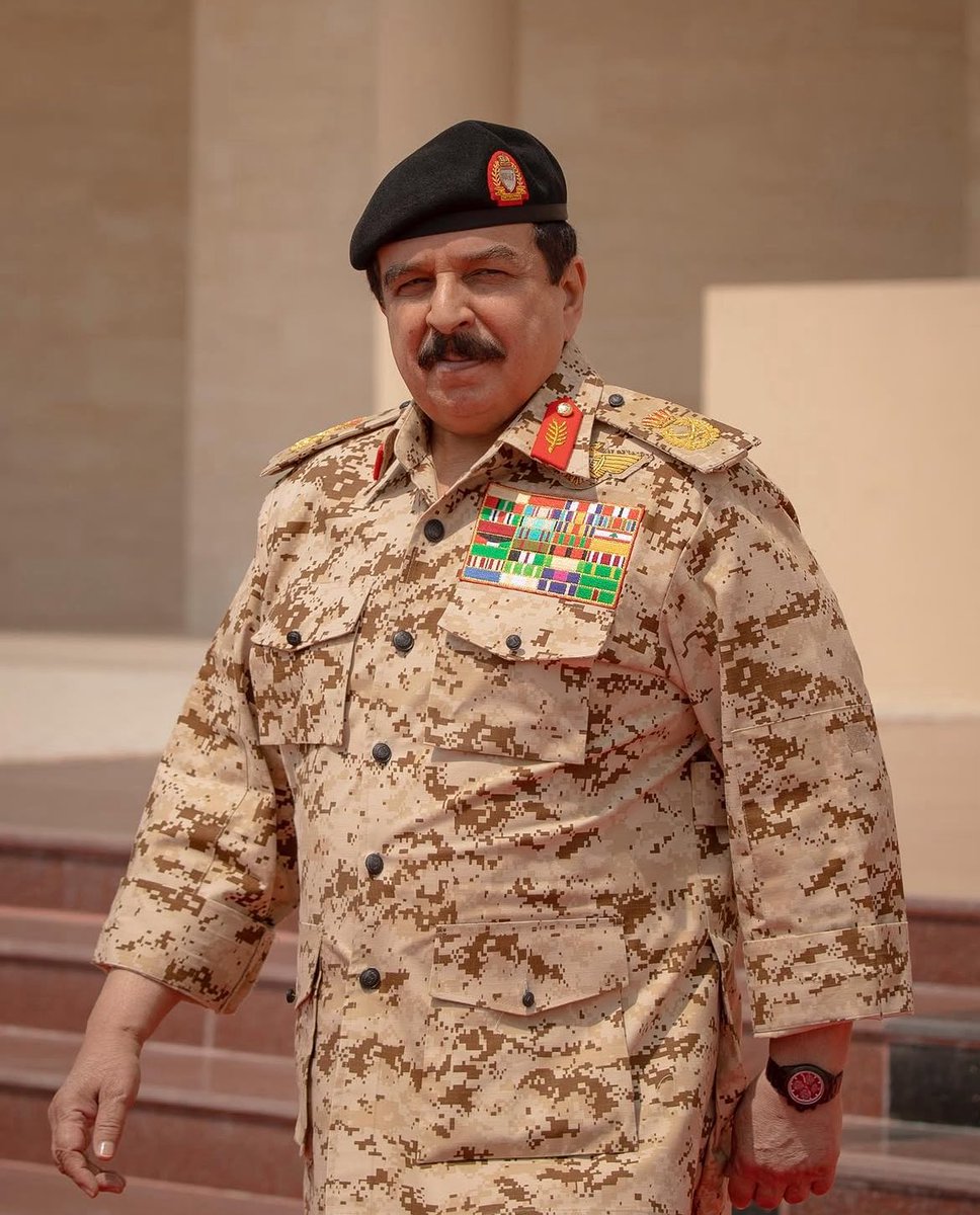 J_BinHowail's tweet photo. والله نحن معك نمضي ، لا نلتفت إلى الوراء 
وإن اعترض الأذى طريقك ، كنا قبله 
فنحن معك دائماً وأبداً 
نضع بينك وبين كل ما يؤذيك أجسادنا وأرواحنا وأعمارنا والدنيا وما فيها. 

حفظك الله ورعاك ، وأدامك عزًّا وسندًا ❤️🇧🇭 https://t.co/raD5gxttah